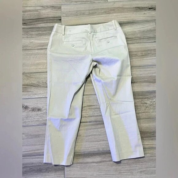 Gently Worn Limited Cream Capri Pants - Picture 9 of 10